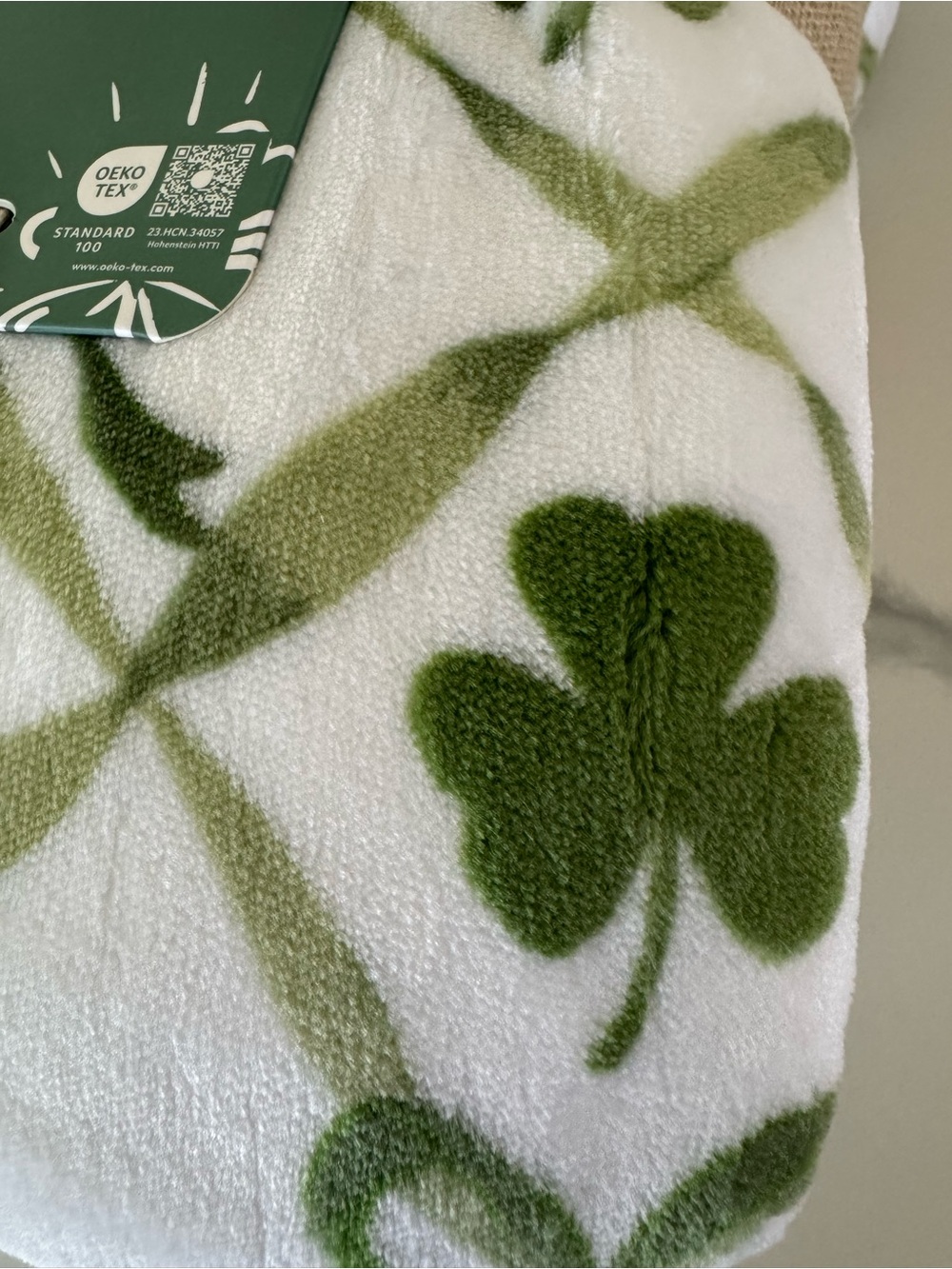 The Farmhouse by Rachel Ashwell Lucky Green Clovers & Bows Plush Blanket NEW - Picture 2 of 5